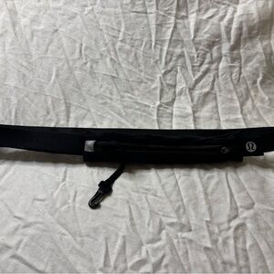 lululemon athletica Black everywhere Belt Bag